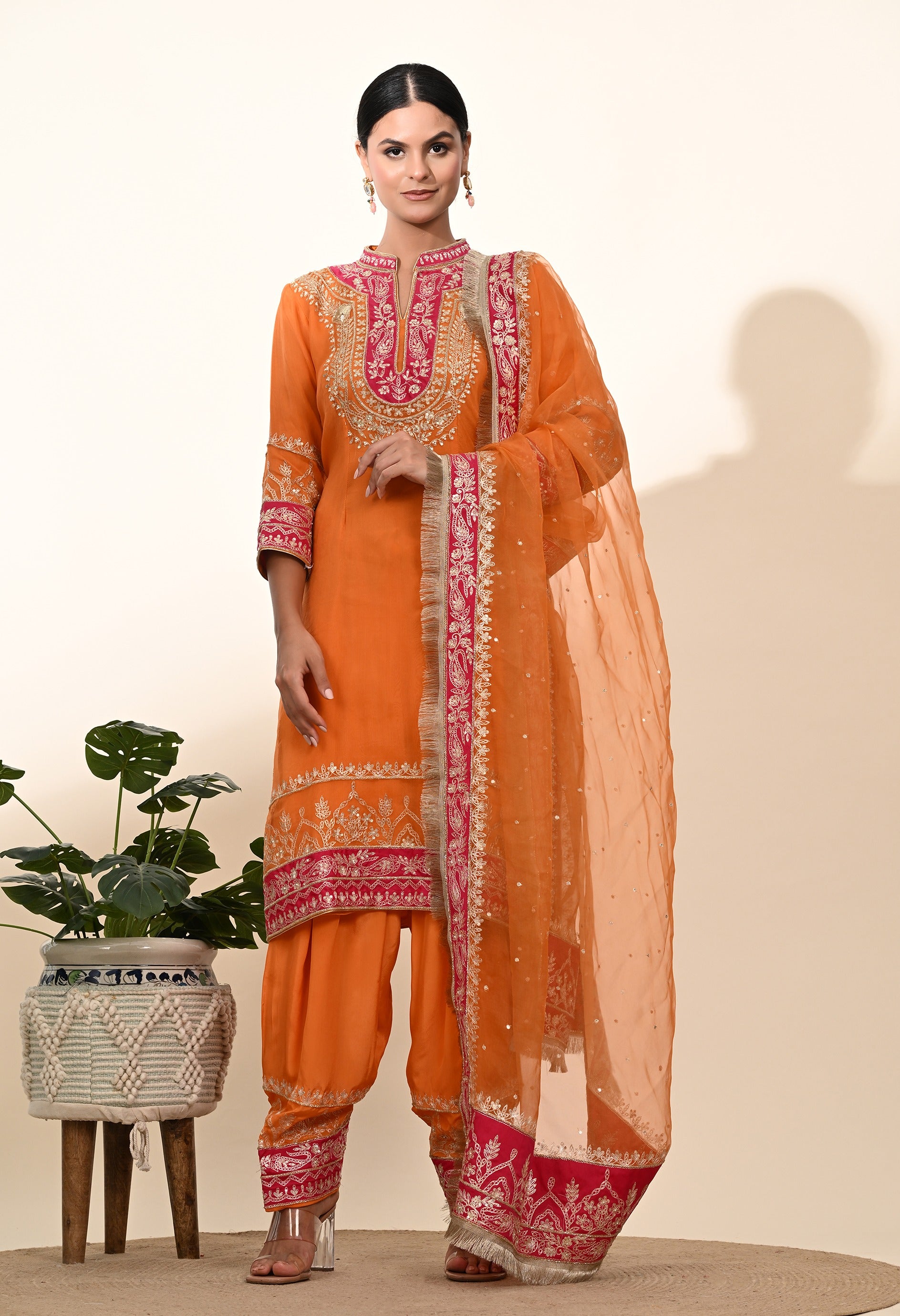 Kurta Set With Exquisite Zardozi Embroidery