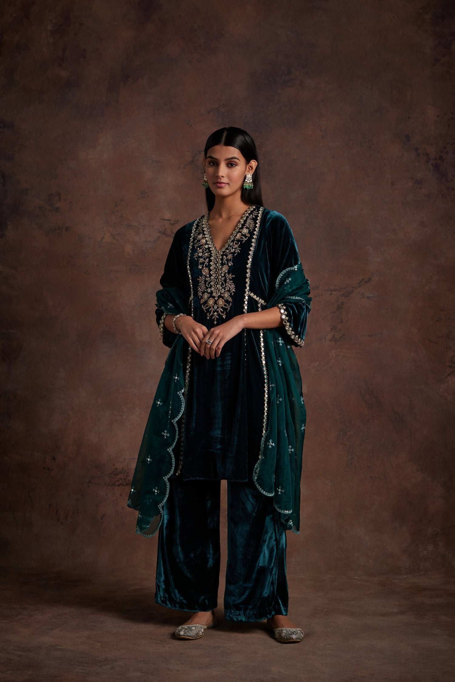 Green Velvet Suit With Pants And Dupatta