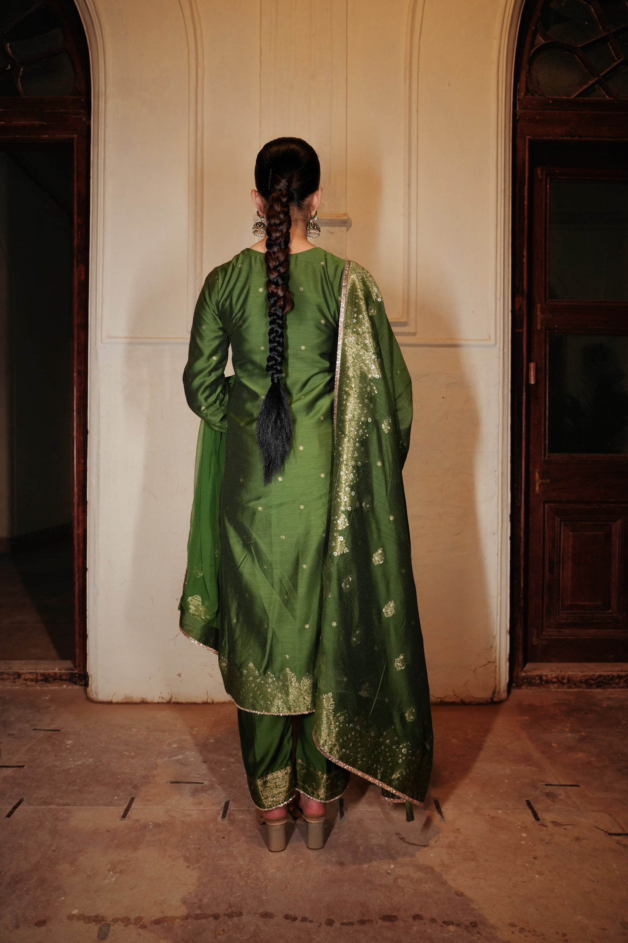 THE HARA RAHA SUIT