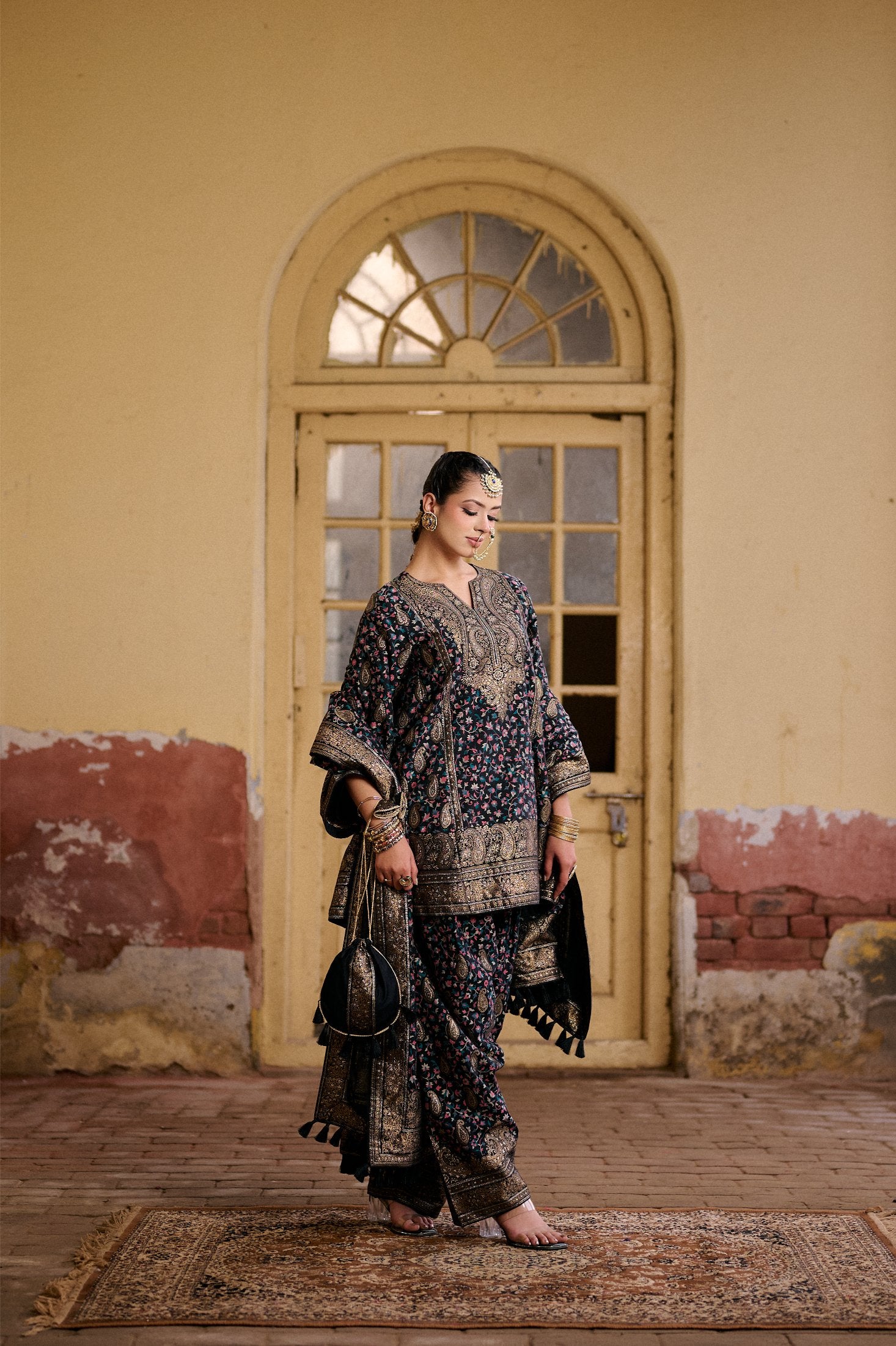BLACK SHORT KURTA FARSHI SALWAR VEGAN SILK