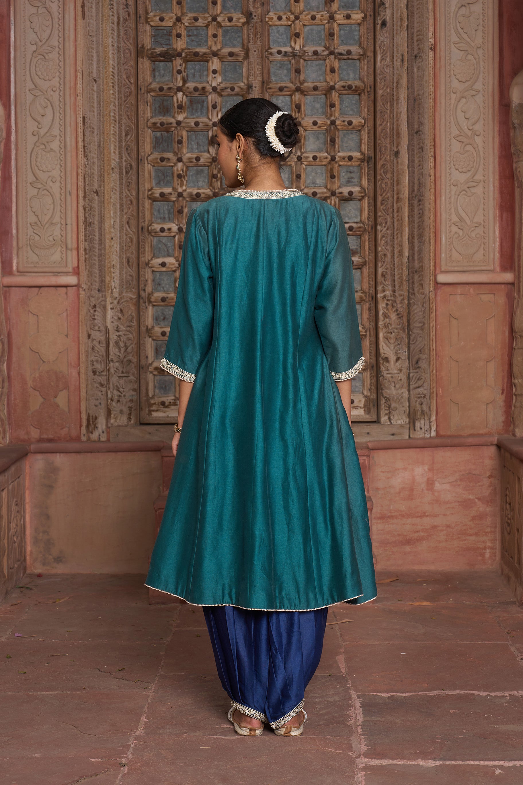 Zeenat Suit Set