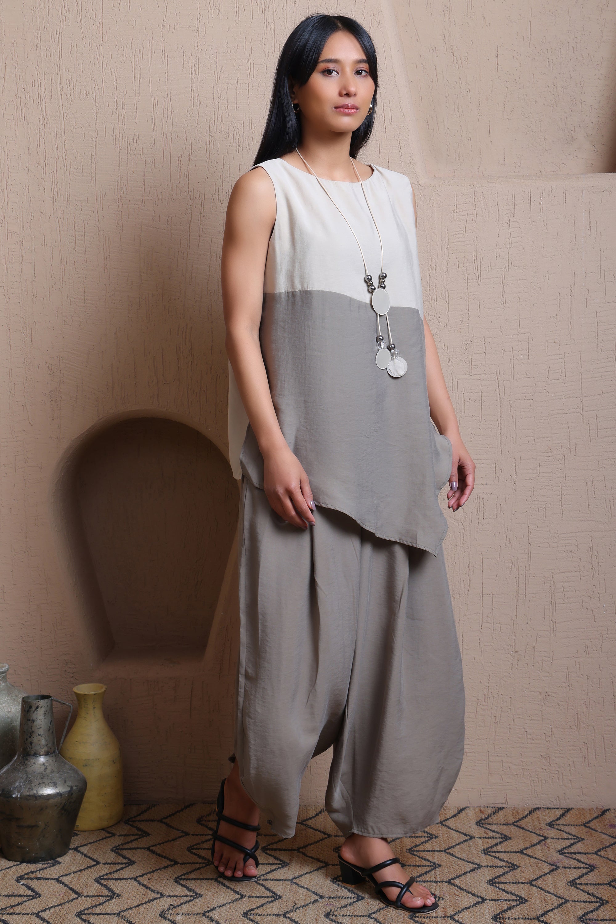 Colorblock Sleeveless Top  -  Meiala