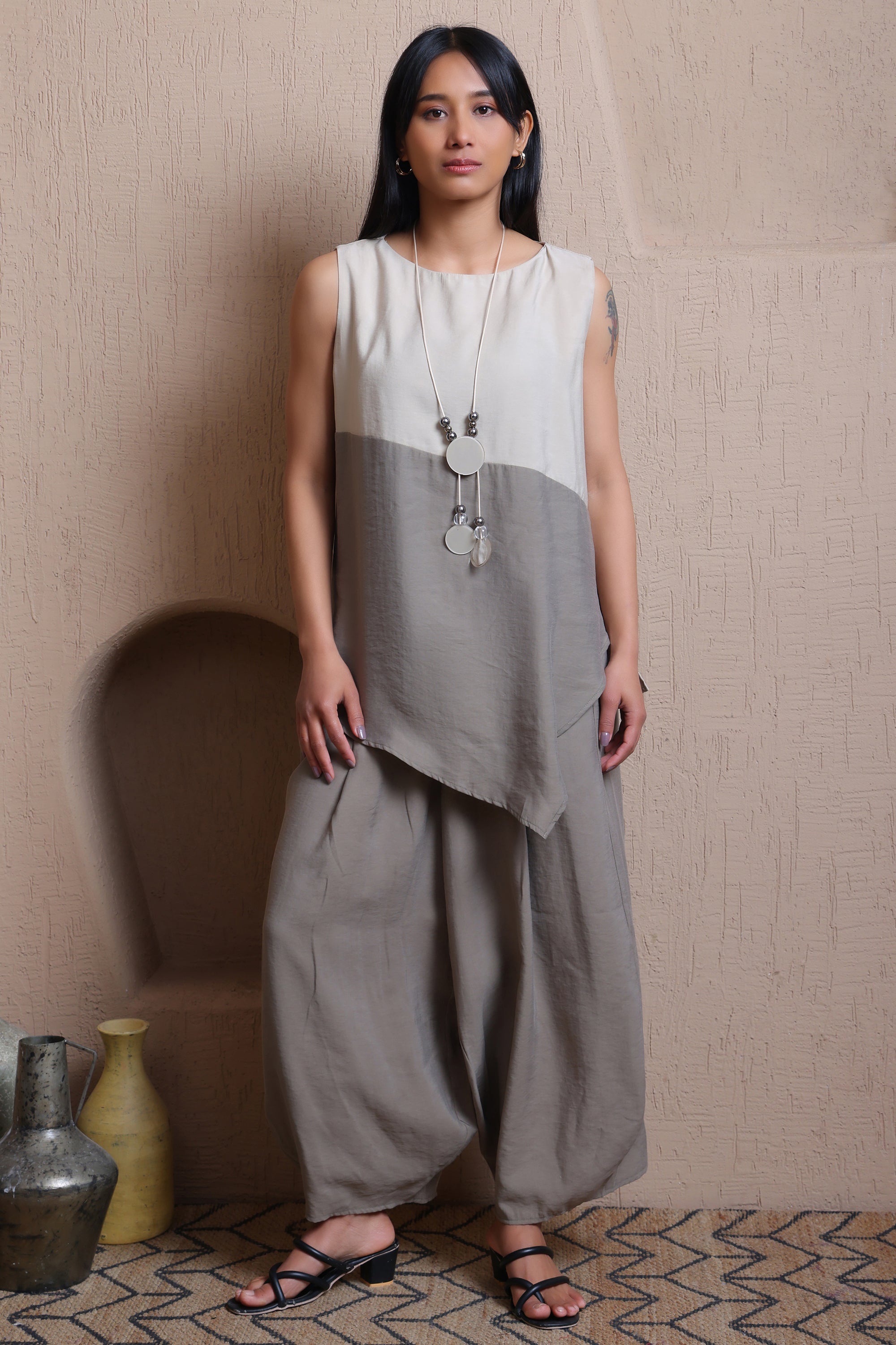 Colorblock Sleeveless Top  -  Meiala