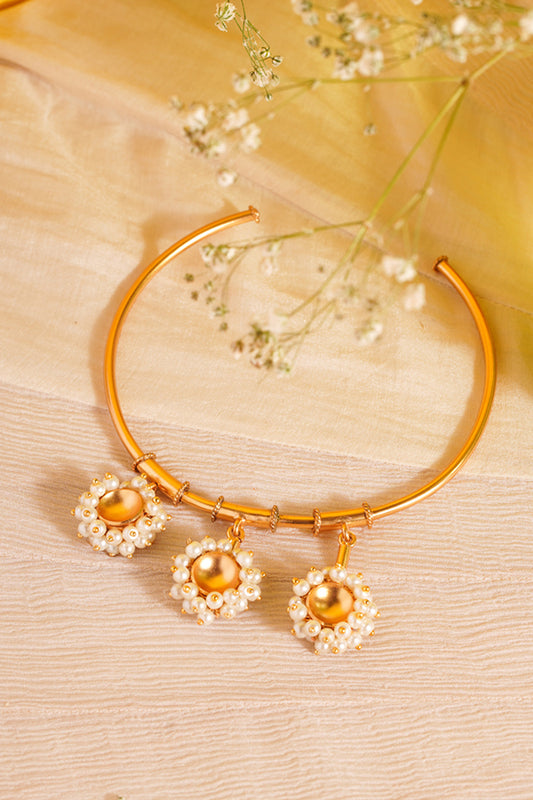 Pearl Bunch Gold Arm Band